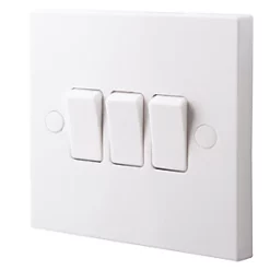 British General 900 Series 10AX 3-Gang 2-Way Light Switch White