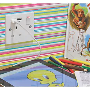 British General 900 Series 13A 1-Gang SP Switched Socket + 2.1A 2-Outlet Type A USB Charger White 3 British General 900 Series 13A 1-Gang SP Switched Socket + 2.1A 2-Outlet Type A USB Charger White - Image 3