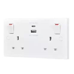 British General 900 Series 13A 2-Gang SP Switched Socket + 4.2A 2-Outlet Type A & C USB Charger White